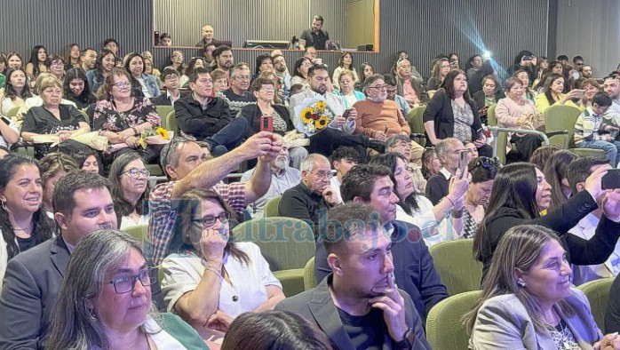 Decenas de docentes fueron premiados. 