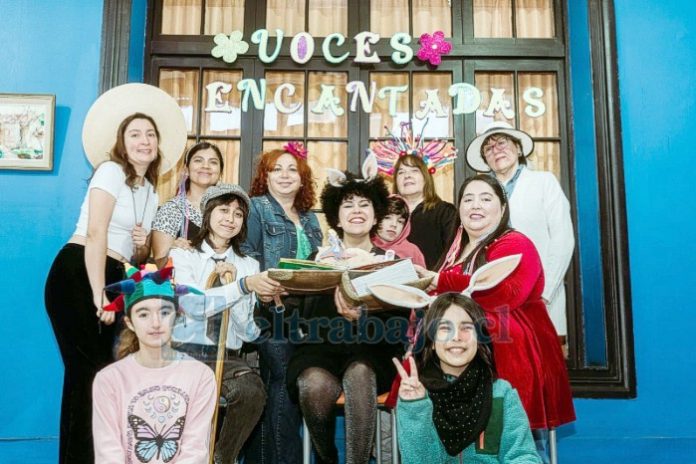Parte de los integrantes de Voces Encantadas, escuela de narración oral y cuentacuentos comunitaria.