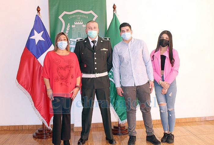 Alejandra del Pilar Valdés junto a su familia.