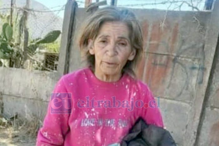 La mujer que padece Alzheimer suele extraviarse, pero en esta oportunidad, su familia indicó que son varios los días que lleva perdida.