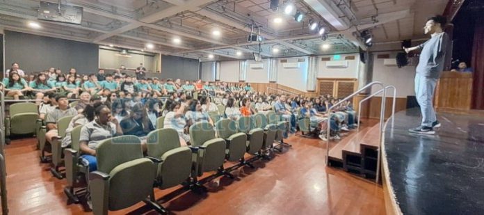 Cientos de jóvenes participaron de la actividad.