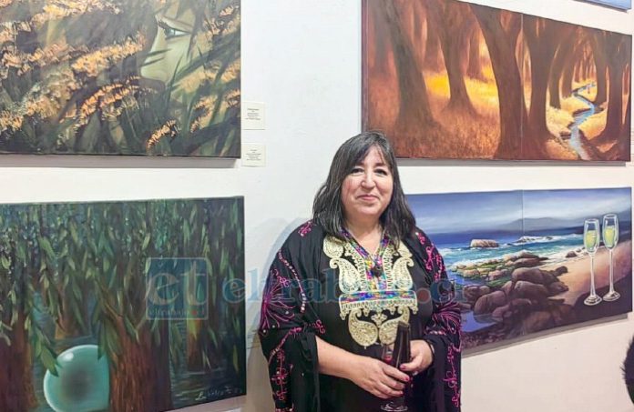 Lorena Véliz Flores, destacada artista y muralista aconcagüina.