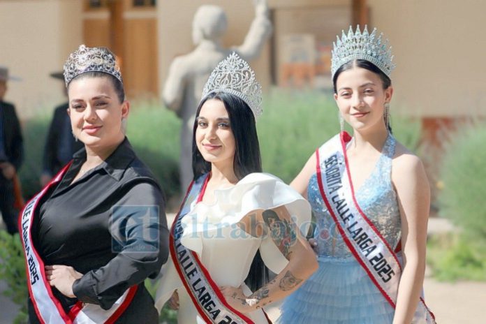 En la fotografía, una Virreina, Miss y Señorita Calle Larga 2025.