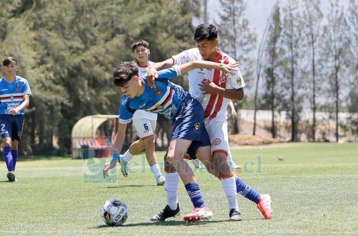 Los U16 del Uní Uní en uno de los partidos por el grupo Centro del torneo Regional de la ANFP.