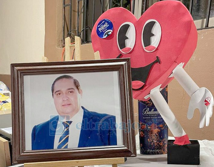 Marco Rozas, creador de la actividad. Su fotografía siempre acompaña la caja durante la jornada solidaria.