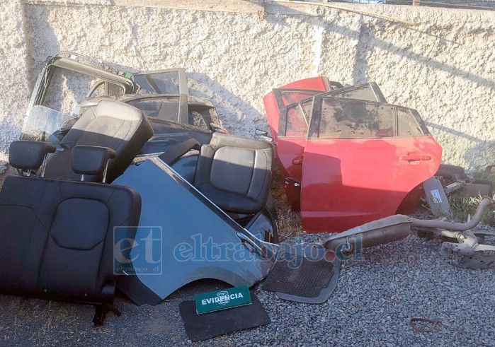 Diversas partes de vehículos logró descubrir Carabineros. 