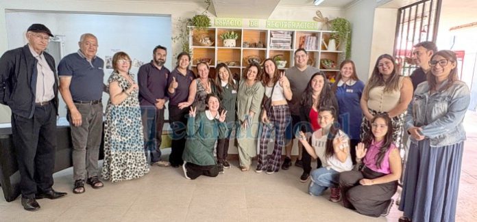 El jardín estableció alianzas con diversos actores comunitarios, desde modistas y talleres mecánicos, hasta almacenes y la botillería del barrio.