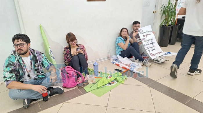 Funcionarios esperaron reunirse con las autoridades. 