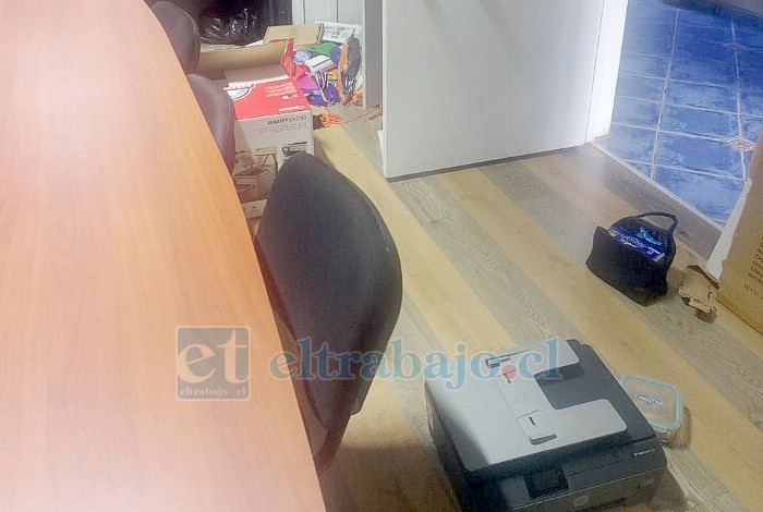 Computadores y otros elementos fueron los que se llevaron.