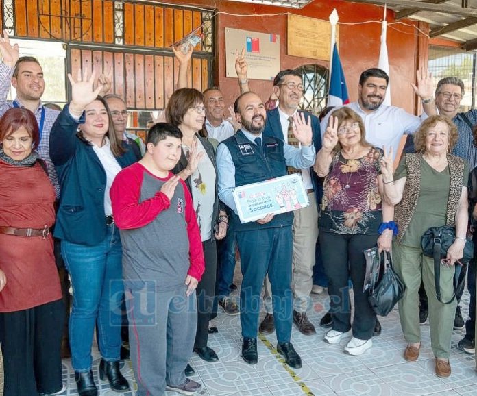 Liceo Roberto Humeres recibió selló como espacio para las organizaciones sociales.