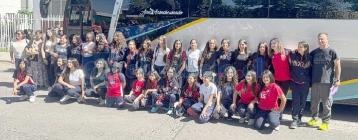 La delegación de jugadoras que viajó a Mendoza.