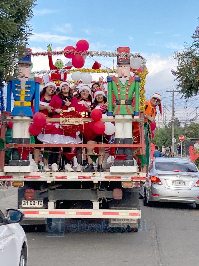 La caravana navideña recorrió San Felipe, Curimón y Tierras Blancas.