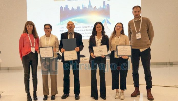 La joven sanfelipeña junto a los demás expositores del día en que presentó, todos pertenecientes a la categoría Testeos en el Espacio.