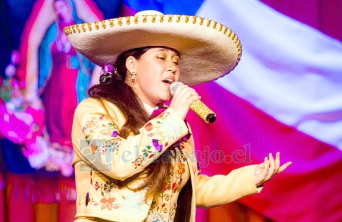 Sofía Cuellar Tapia, cantante sanfelipeña de mariachi, de 15 años.