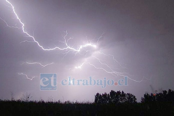Lluvia y tormentas eléctricas sorprendieron durante el pasado fin de semana (Imagen referencial).