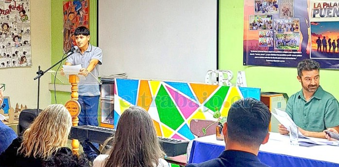 El pasado martes 16 de diciembre se realizó el lanzamiento de la antología literaria ‘La Palabra como puente’ del Colegio Pirámide.