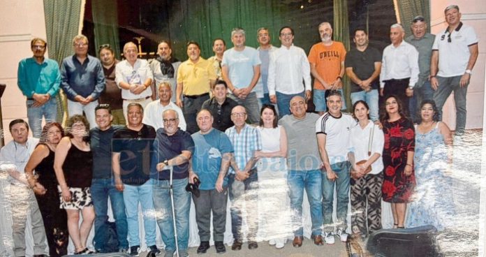 Exalumnos del Liceo de Hombres se reunieron luego de 38 años.