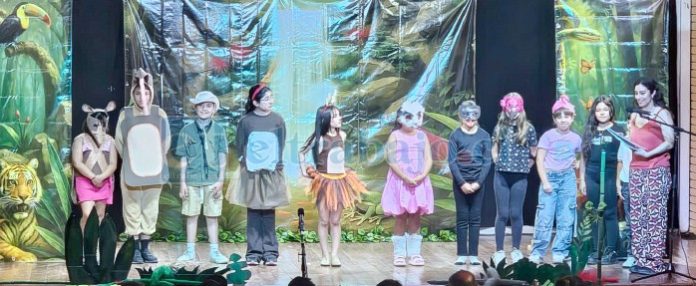 Un total de once estudiantes del Colegio Santa María de Aconcagua dieron vida al montaje.