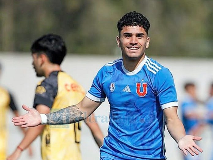 Benjamín Aravena celebrando un gol del equipo de Proyección de la ‘U’.