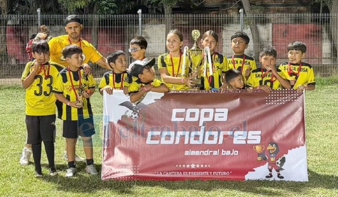 Club Deportivo Santa Rosa de Las Cabras, de la comuna de Santa María, campeón de la categoría Penecas.