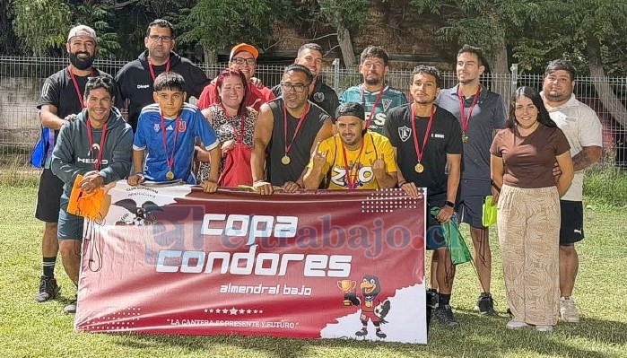 Presidentes y entrenadores de los clubes participantes en la Copa Cóndores de Almendral Bajo.