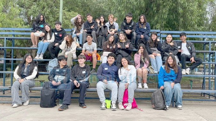 Durante cinco días, los participantes viven una experiencia de inmersión en inglés a través de actividades lúdicas, colaborativas y de reflexión sobre problemáticas locales.