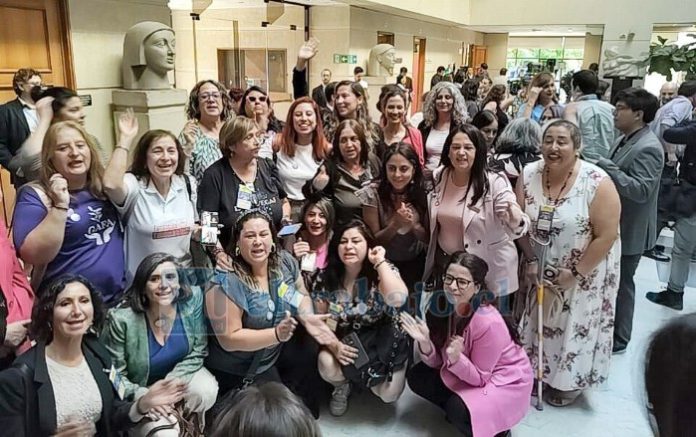 La promulgación de la Ley de Cuidados marca un hito histórico para Chile, al convertirse en el primer país de Latinoamérica en contar con un Sistema Nacional de Apoyo y Cuidado.