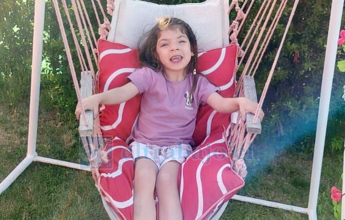 Farah Imbarack Muñoz, niña de 6 años de edad por quien se impulsa la campaña solidaria.