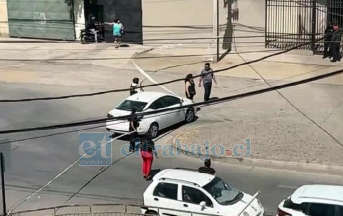 Efectivos trabajaron por más de una hora en el lugar. 