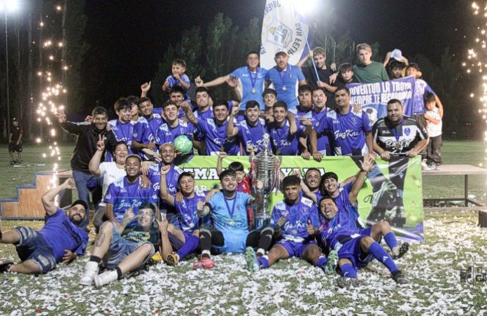 Por primera vez en 10 años organizando el torneo, el Club Juventud La Troya se alzó con el primer lugar en la Primera Serie de Honor Adulta.