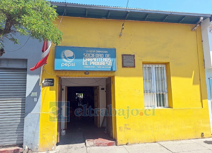 Incendio afectó parte del restaurante de la Sociedad de Carpinteros. 