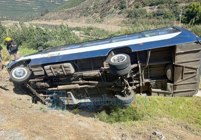 Con lesiones de gravedad resultó hombre que le cayó minibús en Catemu.