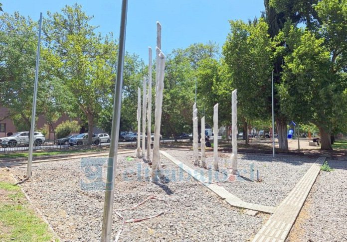 Juegos de agua están abandonados desde el año pasado.