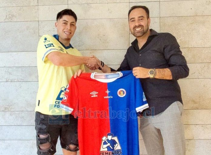 Presentación oficial de César Díaz como nuevo jugador de Club Deportivo FAS, uno de los equipos más importantes de El Salvador.