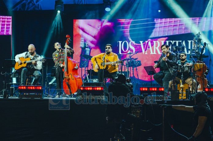 La banda aconcagüina ‘Los Varietales’ en vivo en una de sus presentaciones. (Créditos: @shunkanart)