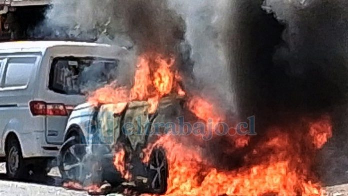 Auto fue quemado tras balacera en la Villa El Canelo II.
