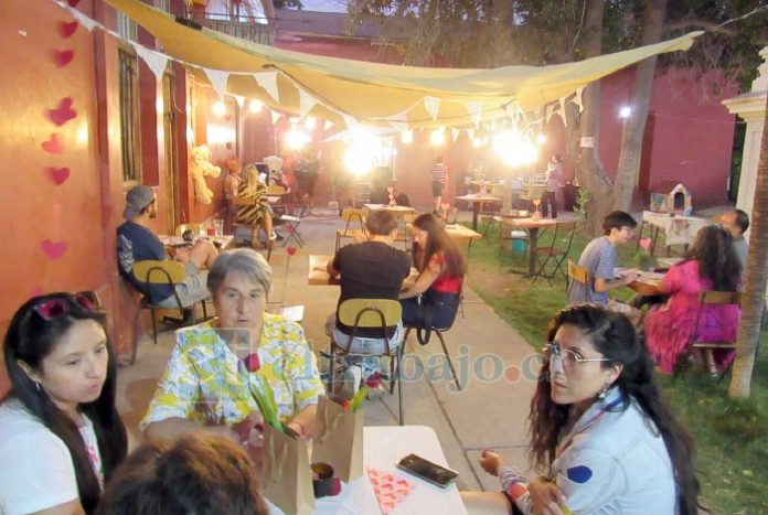 Con un ambiente cercano, cálido y familiar, el lugar recibió a parejas, amigos, familias y personas que decidieron disfrutar una tarde diferente en el Día del Amor.