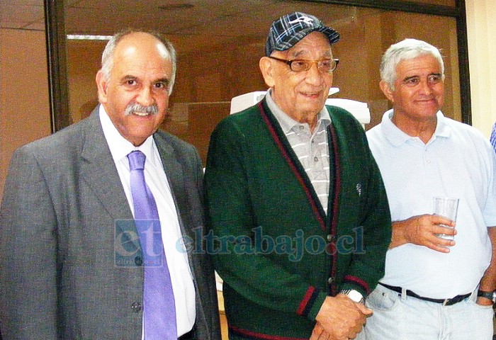 En uno de nuestros tantos aniversarios, de izquierda a derecha el exalcalde Jaime Amar, Miguel Ricardo Juri, tercer director de nuestro diario, y el entonces concejal Dante Rodríguez.