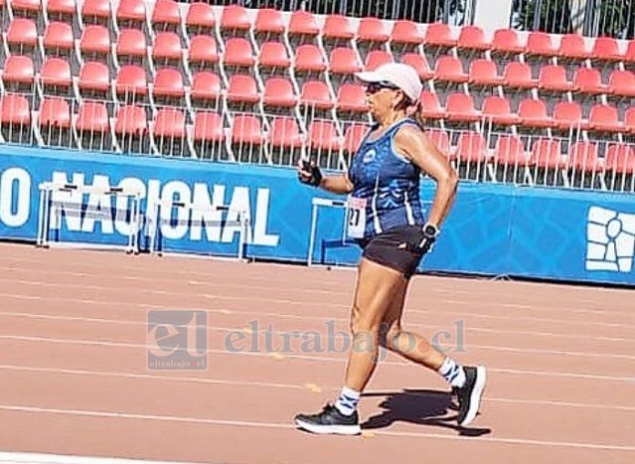 La atleta andina Martina Chamorro en medio de una de las pruebas que la coronaron como campeona nacional de Duatlón.