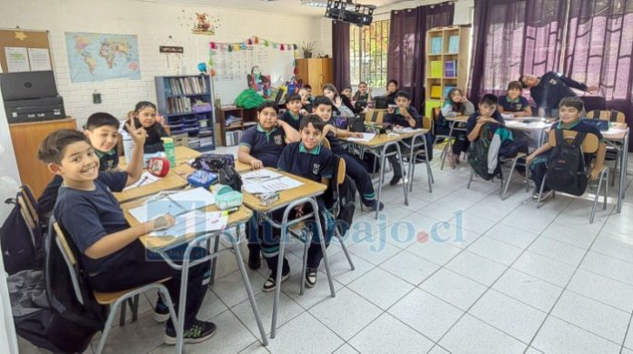 Estudiantes de la Escuela Viña Errázuriz de Panquehue celebraron los destacados resultados obtenidos en el SIMCE, donde el cuarto año básico alcanzó altos puntajes en Lectura y Matemática.