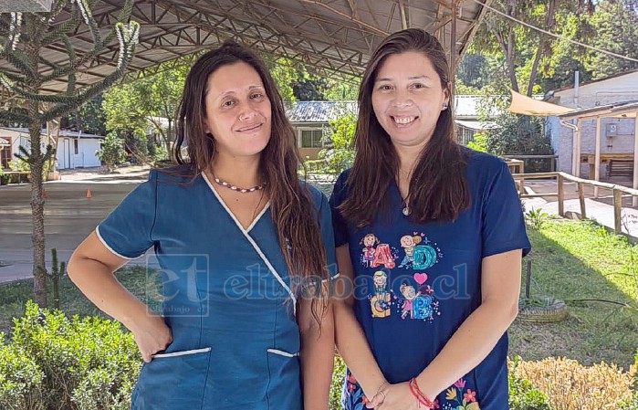 La profesora jefe del curso Yocelyn López González junto a la educadora diferencial Romina Pulgar Zavali.