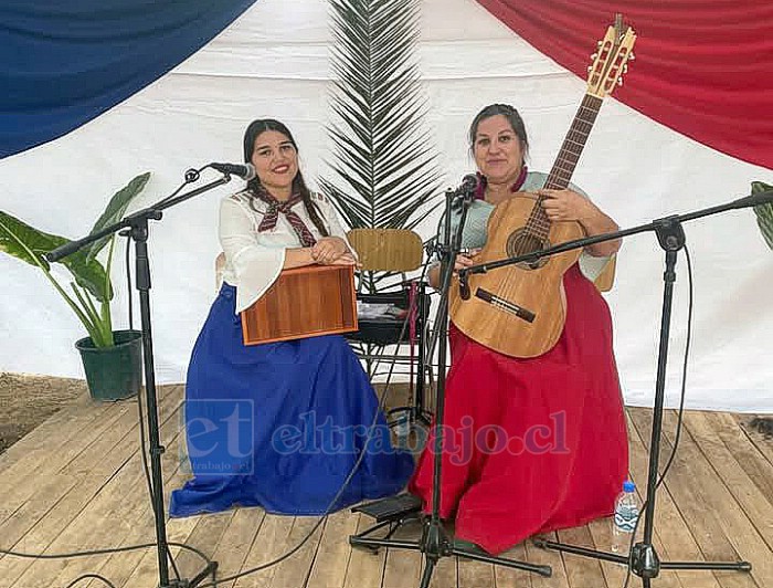 Teté Alarcón junto a su hija.