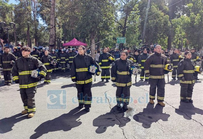 Un total de 20 nuevos voluntarios del Cuerpo de Bomberos de San Felipe fueron bautizados en una tradicional ceremonia realizada frente al cuartel central de la institución.