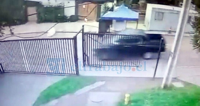 Momento en que el delincuente robó la camioneta.