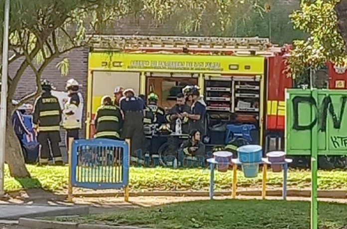 Bomberos desplegados por emanación de gas.