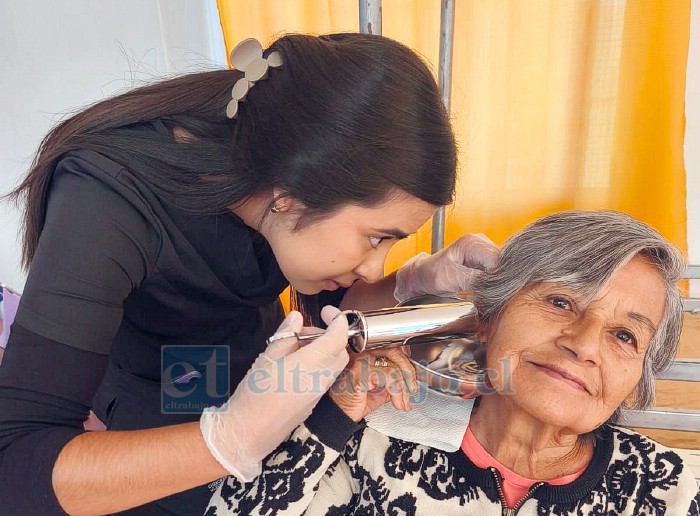 Vecinos de Villa Las Acacias accedieron a atenciones de salud a bajo costo en operativo impulsado por el centro Servimedical, beneficiando a personas de distintas edades.