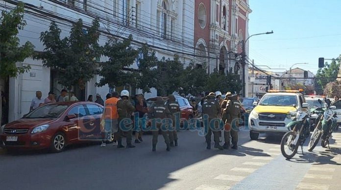 Amplio despliegue de Carabineros en el centro de San Felipe.