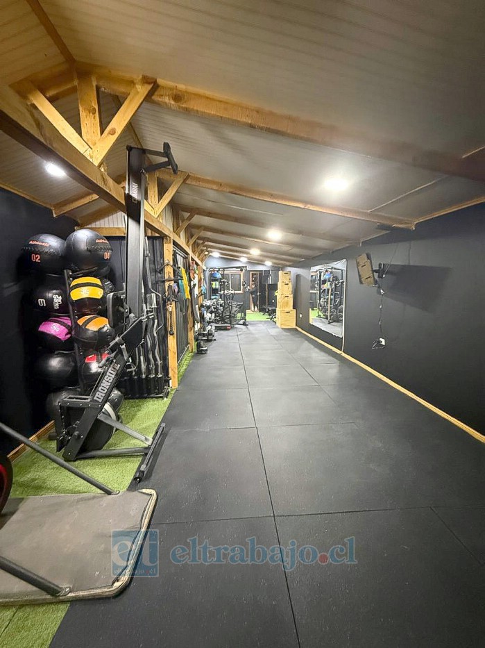 Parte del box de entrenamiento que la sanfelipeña dirige en Porvenir, Tierra del Fuego.