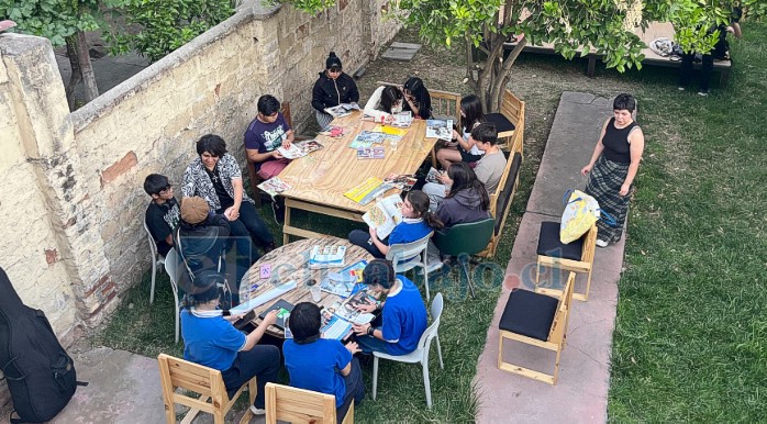 Talleres gratuitos de arte y música buscan acercar el aprendizaje artístico a niños y jóvenes de la comunidad durante el mes de abril.