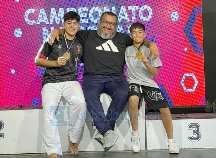 Los jóvenes talentos Amaro y Pablo Castro junto a su sensei Juan Oyaneder, con quien se preparan en el dojo Dragones Blancos de Llay Llay.